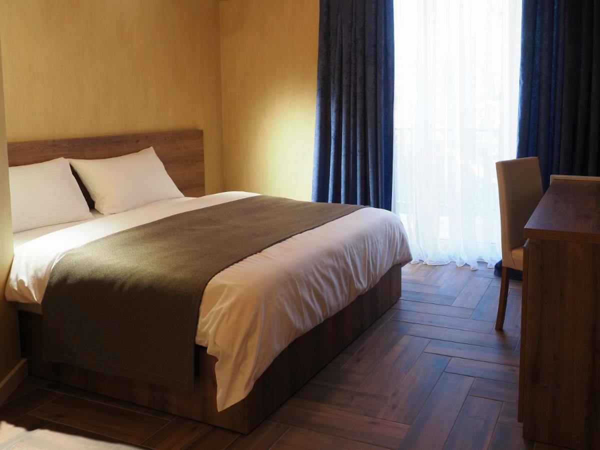 Hotel Banihills Tbilisi Exteriör bild